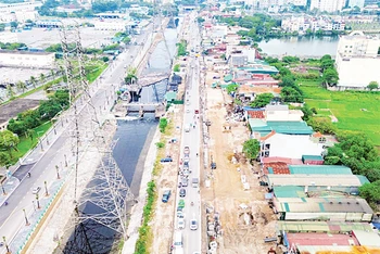 Đường Tam Trinh (quận Hoàng Mai) đang được đẩy nhanh tiến độ giải phóng mặt bằng và thi công mở rộng theo quy hoạch.