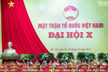 Đoàn Chủ tịch điều hành Đại hội.