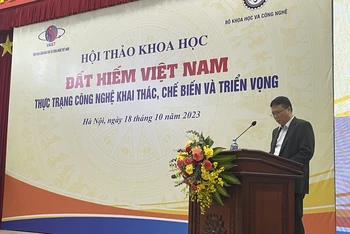 Giáo sư, Viện sĩ Châu Văn Minh, Chủ tịch Viện Hàn lâm Khoa học và Công nghệ Việt Nam phát biểu tại hội thảo