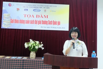 Bà Nguyễn Thị Vân Nga, Giám đốc Trung tâm thông tin-tư liệu phát biểu tại sự kiện.