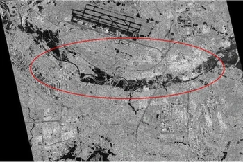 Ảnh vệ tinh ASNARO-2 chụp ngày 12/9/2024 cho thấy khu vực dọc sông Cà Lồ xuất hiện các vùng ngập lụt hai bên bờ sông.