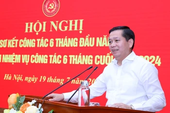 Đồng chí Nguyễn Long Hải, Ủy viên Dự khuyết Trung ương Đảng, Bí thư Đảng ủy Khối Doanh nghiệp Trung ương phát biểu chỉ đạo hội nghị.