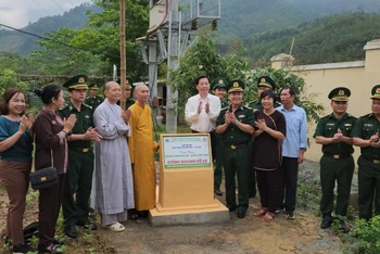 Bàn giao giếng nước sạch cho các trường học trên địa bàn Nhôn Mai.