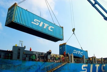 Nghệ An hỗ trợ các doanh nghiệp xuất khẩu tại cảng Cửa Lò mỗi container 40 feet là một triệu đồng.