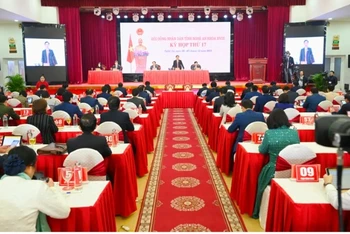 Quang cảnh bế mạc kỳ họp thứ 17, Hội đồng nhân dân tỉnh Nghệ An khóa XVIII.