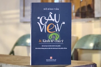 Bìa cuốn sách "Câu view và Kinh tế chú ý" của Nhà báo Đỗ Đình Tấn.