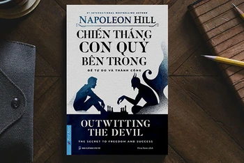 Bìa cuốn sách "Chiến thắng Con Quỷ bên trong" của Napoleon Hill.