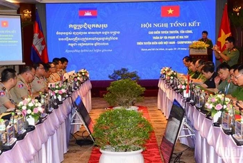 Đại biểu Bộ Công An Việt Nam và Bộ Nội vụ Campuchia dự hội nghị.
