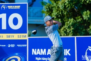 Tay golf thi đấu tại giải Nam A Bank Vietnam Masters 2024 .