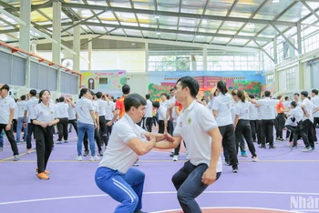 Các giáo viên tập huấn võ tự vệ và võ nhạc Vovinam.