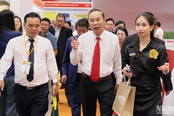 Đại diện Bộ Nông nghiệp và Phát triển Nông thôn tham dự khai mạc triển lãm Vietstock 2024.