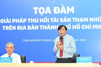 Ông Tăng Hữu Phong, Phó Trưởng Ban Tuyên giáo Thành ủy Thành phố Hồ Chí Minh phát biểu tại chương trình.