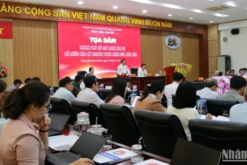 Quang cảnh buổi tọa đàm.