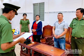 Truy tố bị can cưỡng ép 39 người Việt Nam ở lại nước ngoài trái phép.