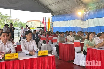 Các đồng chí lãnh đạo tỉnh Bạc Liêu dự lễ khởi công dự án Bảo tàng tổng hợp tỉnh. (Ảnh: Trọng Duy)