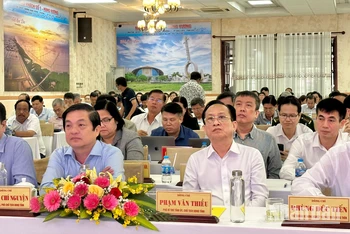 Lãnh đạo Bộ Nông nghiệp và Phát triển nông thôn, Ủy ban nhân dân tỉnh Bạc Liêu dự, chủ trì hội nghị. Ảnh: TRỌNG DUY.