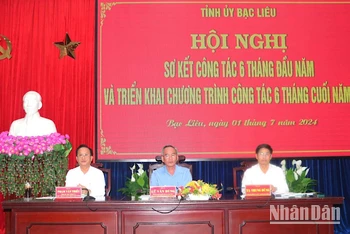 Các đồng chí Thường trực Tỉnh ủy Bạc Liêu chủ trì hội nghị.