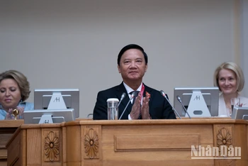 Phó Chủ tịch Quốc hội Nguyễn Khắc Định phát biểu tại Phiên toàn thể. (Ảnh: THANH THỂ)