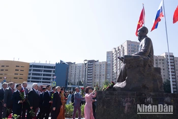 Lễ khánh thành tượng đài Chủ tịch Hồ Chí Minh tại Saint Petersburg (Nga), tháng 6/2023. Ảnh: THANH THỂ
