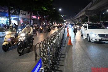 Hà Nội thí điểm tách làn ô-tô, xe máy trên đường Nguyễn Trãi