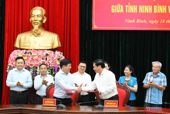 Lễ ký kết chương trình phối hợp công tác tuyên truyền giữa tỉnh Ninh Bình và Báo Nhân dân giai đoạn 2022-2025.