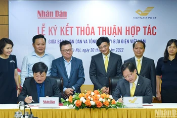 Lễ ký Thỏa thuận hợp tác giữa Báo Nhân Dân và Tổng công ty Bưu điện Việt Nam 