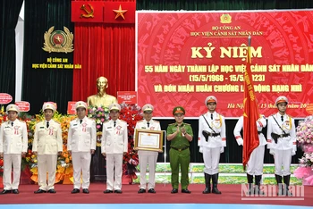 [Ảnh] Học viện Cảnh sát nhân dân kỷ niệm 55 năm Ngày thành lập và đón nhận Huân chương Lao động hạng Nhì