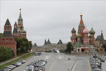 Lực lượng thực thi pháp luật Nga được triển khai trên quảng trường Đỏ ở thủ đô Moskva ngày 24/6/2023. (Ảnh: THX/TTXVN)