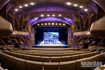 [Ảnh] Chiêm ngưỡng kiến trúc ấn tượng của nhà hát Hồ Gươm - Nhà hát hiện đại nhất Việt Nam