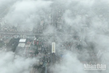 [Ảnh] Nhiều ngày bao phủ trong màn sương, Hà Nội đứng thứ 3 thế giới về độ ô nhiễm