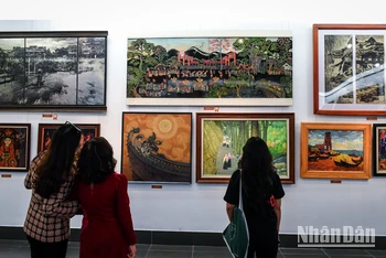 [Ảnh] Những tác phẩm độc đáo trong Cuộc thi "Di sản văn hóa Việt Nam qua hội họa"