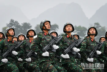 [Ảnh] Hợp luyện diễu binh, diễu hành kỷ niệm 70 năm Chiến thắng Điện Biên Phủ