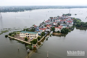 Nhiều xã ngoại thành Hà Nội trở thành "ốc đảo" vài ngày sau mưa lớn