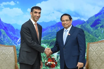 Thủ tướng Phạm Minh Chính và ông Thani bin Ahmed Al Zeyoudi, Quốc vụ khanh phụ trách ngoại thương của Bộ Kinh tế các Tiểu vương quốc Arab thống nhất (UAE).