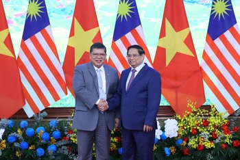 Thủ tướng Phạm Minh Chính đón Chủ tịch Hạ viện Malaysia Tan Sri Dato’ Johari Bin Abdul. 