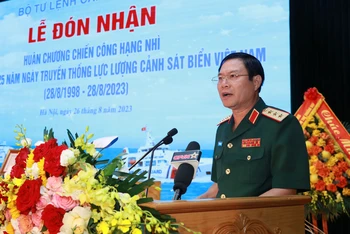 Thượng tướng Nguyễn Tân Cương phát biểu ý kiến tại buổi lễ.