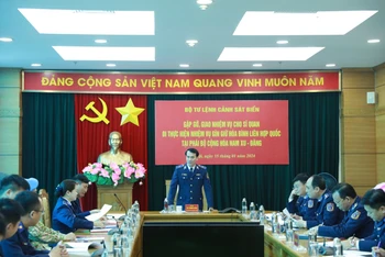 Thiếu tướng Vũ Trung Kiên phát biểu giao nhiệm vụ cho Thượng úy Phạm Vũ Huy Hiệp.