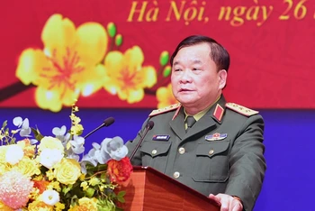 Đồng chí Thượng tướng Hoàng Xuân Chiến, Thứ trưởng Quốc phòng phát biểu tại buổi gặp mặt.