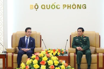 Đại tướng Phan Văn Giang và Đại sứ Nikorndej Balankura.