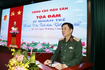 Trung tướng Đỗ Văn Thiện, Bí thư Đảng ủy, Chính ủy Tổng cục Hậu cần phát biểu tại buổi tọa đàm.