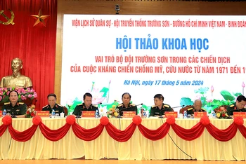 Đoàn Chủ tịch hội thảo.