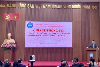 Chủ tịch VUFO, Phó Chủ nhiệm Ủy ban công tác về các tổ chức phi chính phủ nước ngoài Phan Anh Sơn chia sẻ thông tin tại sự kiện.