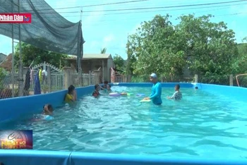 Dạy bơi miễn phí cho trẻ em vùng sâu tại Đắk Lắk