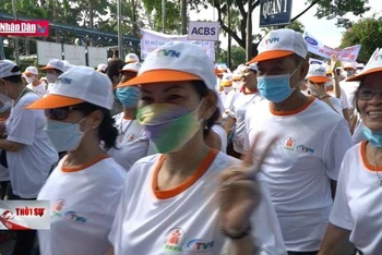 Hơn 5.000 người đi bộ vì nạn nhân chất độc da cam/dioxin