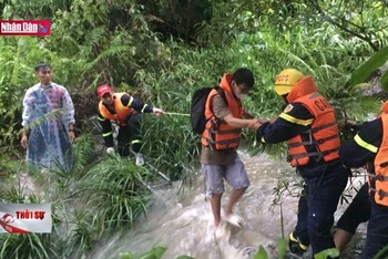 Quảng Nam giải cứu thành công 23 người mắc kẹt do nước sông dâng cao