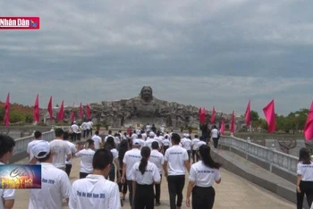 Tượng đài Mẹ Việt Nam anh hùng: ''Địa chỉ đỏ'' giáo dục lòng yêu nước
