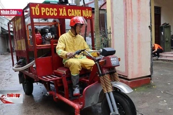 Độc đáo mô hình xe ba gác chữa cháy ở làng nghề Hà Nội