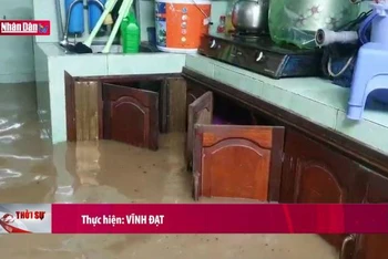 Nhiều hộ dân ở thành phố Quy Nhơn bị ngập do mưa lớn