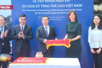 Tiếp nhận 10 hiện vật Hoa Kỳ trao trả cho Việt Nam