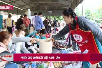 Phiên chợ đoàn kết Việt Nam - Lào